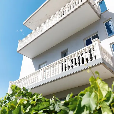 Lumora Living Modern Free Parking Appartement Gjirokastër
