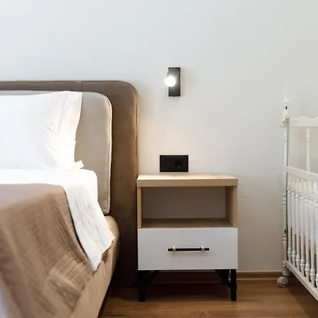 Lumora Living Modern Free Parking Apartament Gjirokastra