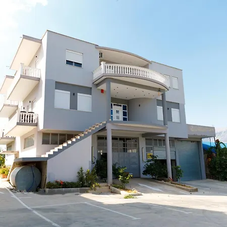 Lumora Living Modern Free Parking Apartament Gjirokastra
